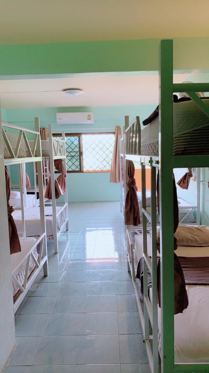Cube Hostel Krabi town Buitenkant foto