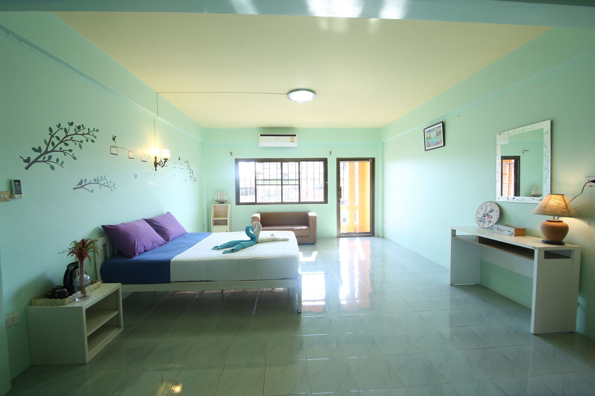 Cube Hostel Krabi town Buitenkant foto