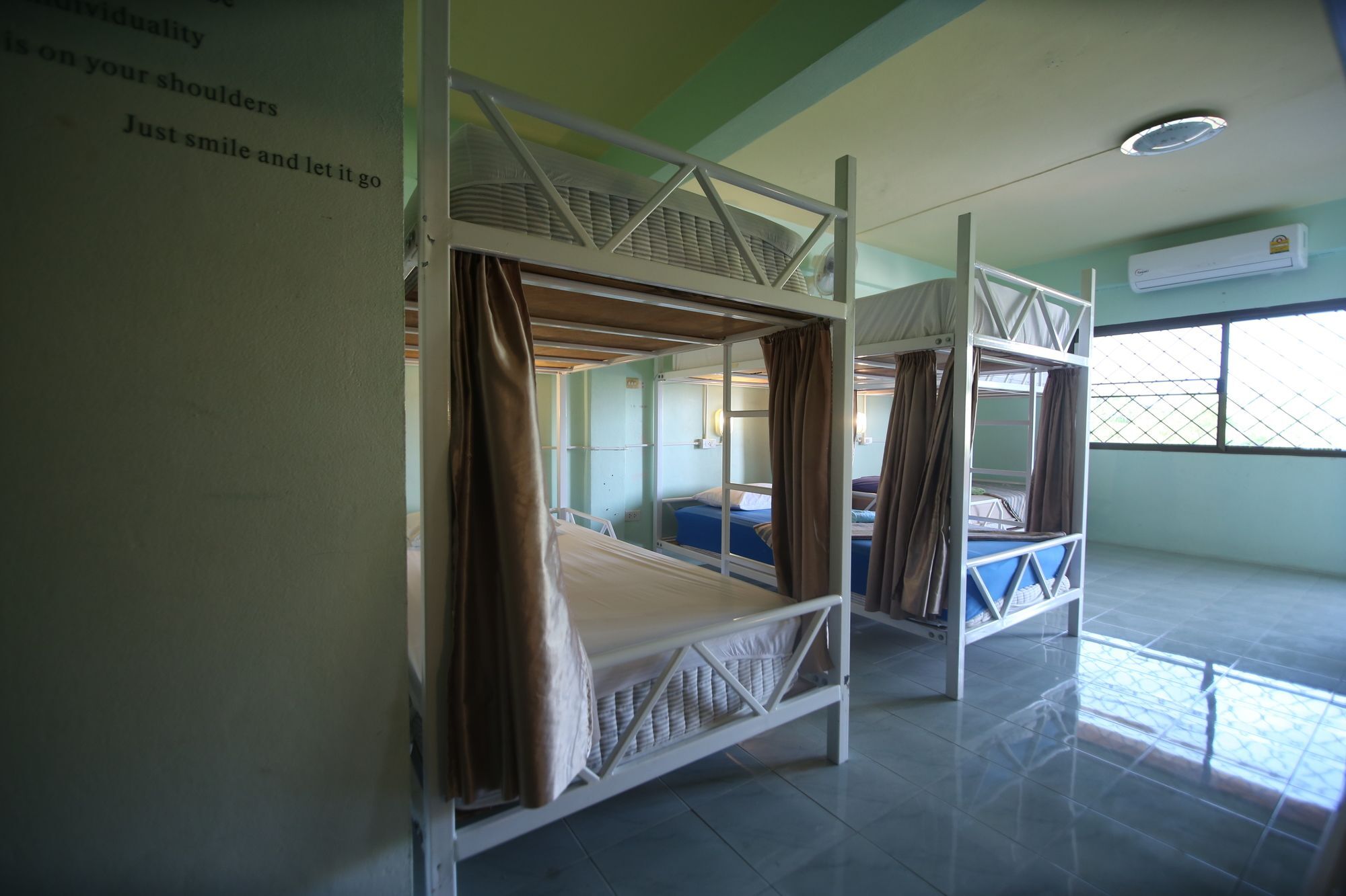 Cube Hostel Krabi town Buitenkant foto